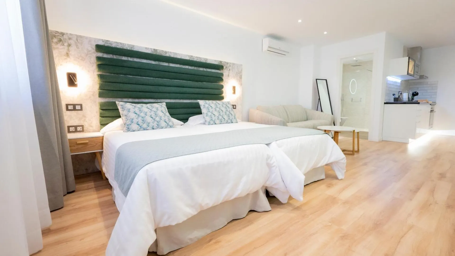 Laguna Home & Suites La Laguna