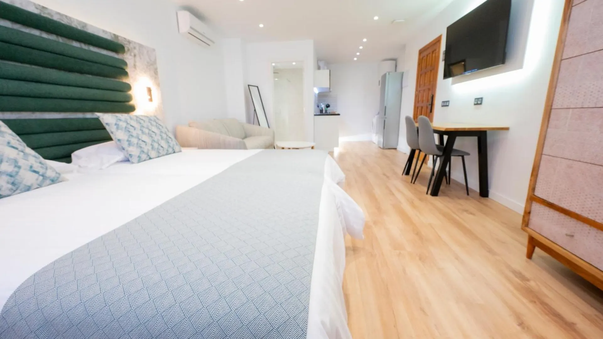 Laguna Home & Suites La Laguna